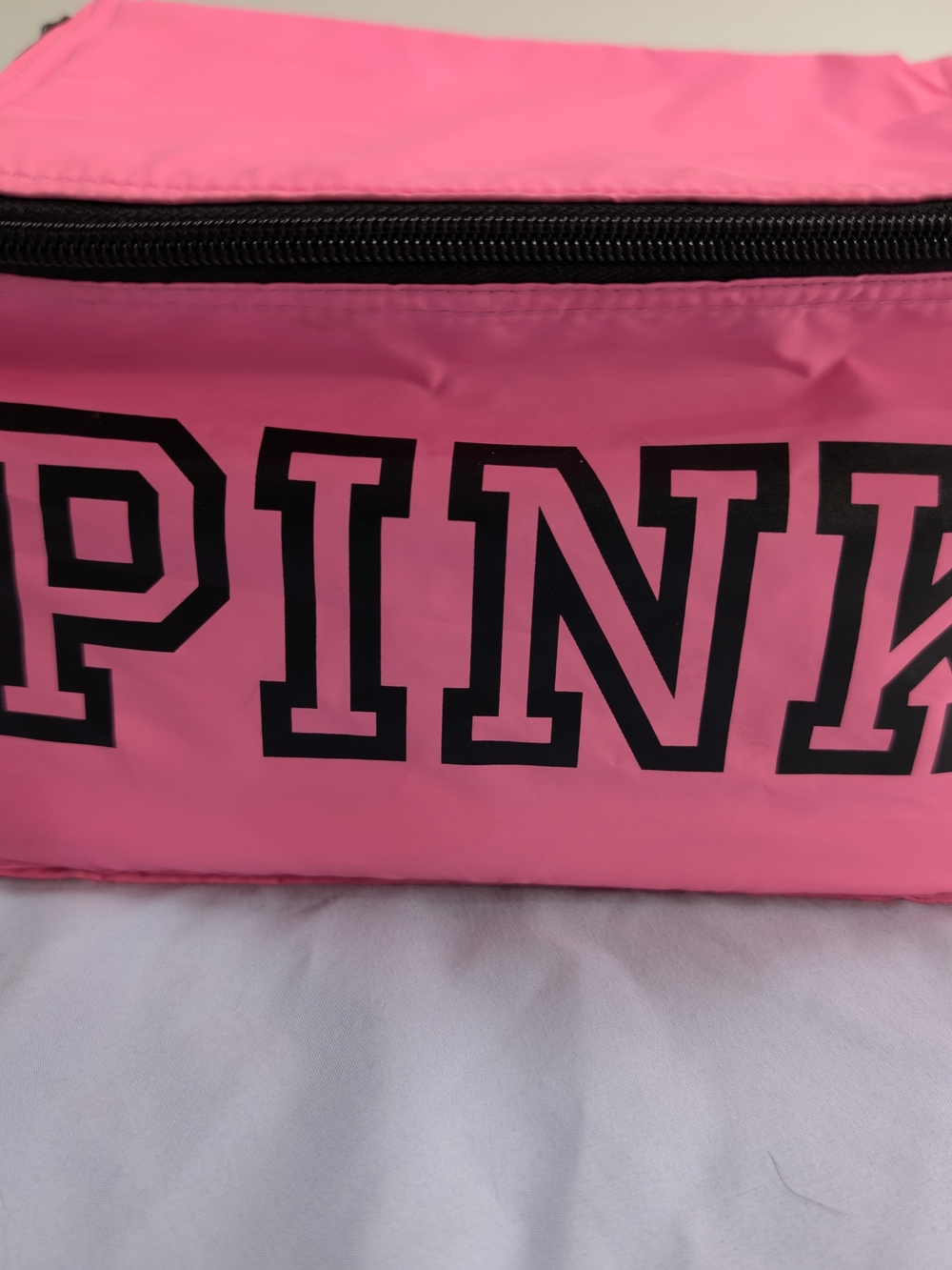 NWT Victoria’s Secret PINK Insulated Mini Cooler Bag + Dog Keychain